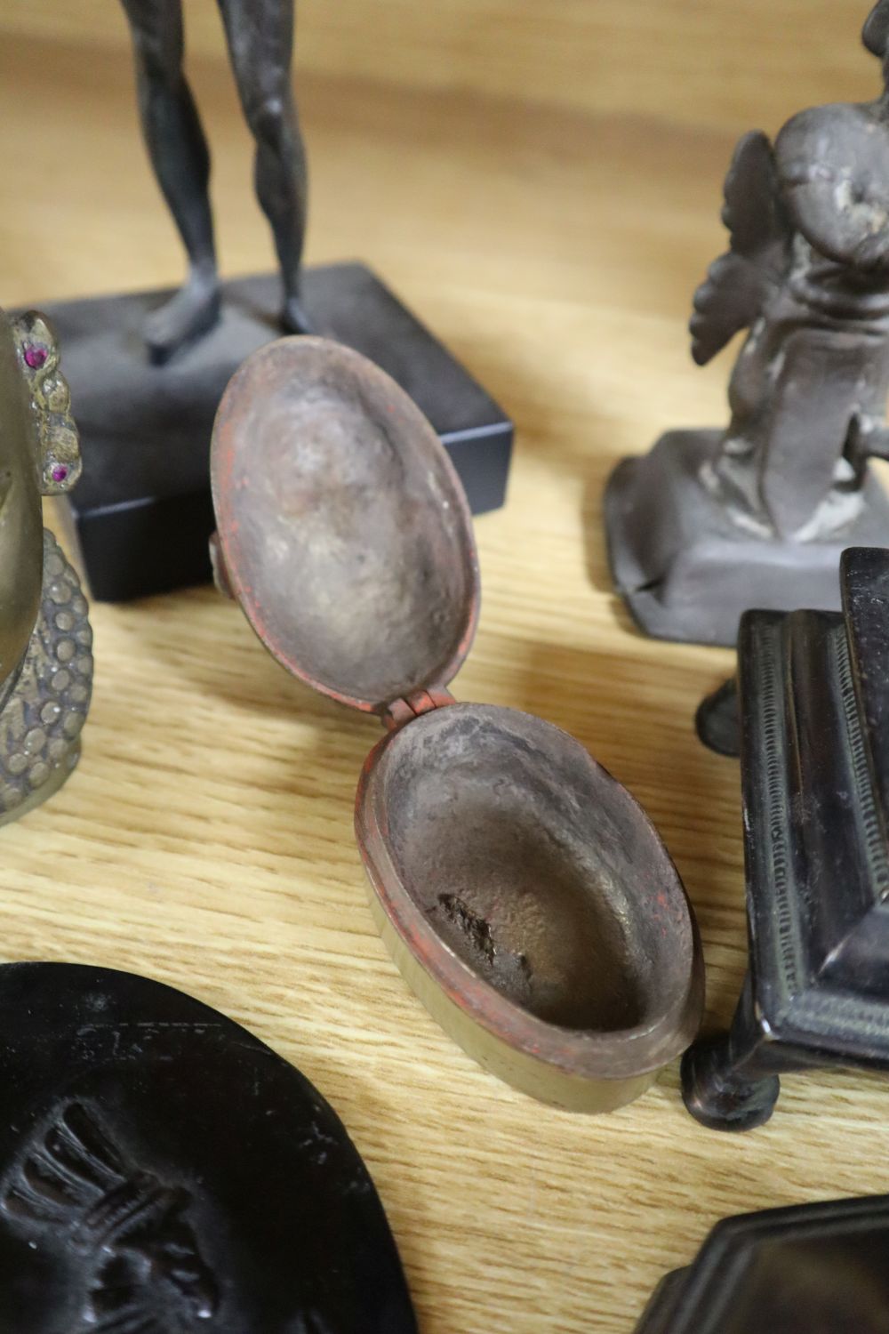A group of antiquities including pre-Columbian, Indian bronzes, etc.